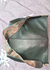 BRAND NEW Medium sized shoulder Bag