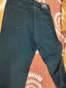 Classic Black High-Waisted Jeans
