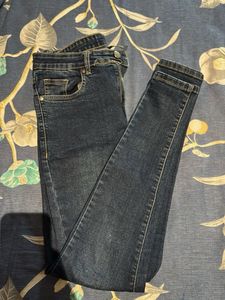 Dark Wash low-Waisted Skinny Jeans