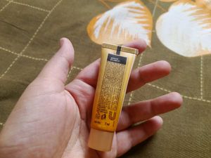SAMPLE OF SIMPLE, MINIMALIST, LAKME.