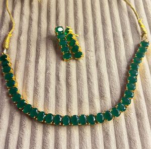 Elegant Emerald Necklace &amp; Earring Set
