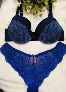 Navy Lace detail humkemoller lingerie set 👍