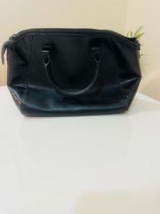 Chic Black Handbag