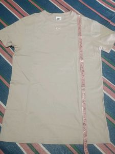 Nike Beige T-Shirt
