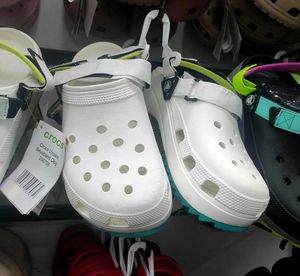 CAPE MODA HIKER CLOGS Crocs🎀