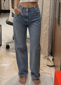 Levi’s Light Wash Baggy Jeans