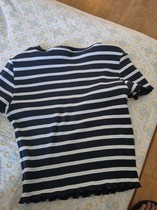 Uniqlo Crop Top