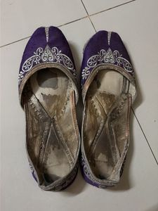Purple Embroidered Juttis/Mojaris