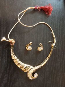 Elegant Gold Necklace and Earring Set