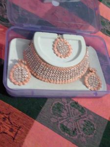 Stunning Peach &amp; Crystal Choker Set