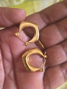 KIMTI Gold Square Hoop Earrings