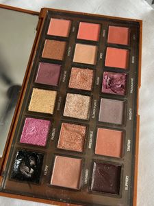 Annasia "Empowered" 18-Shade Eyeshadow Palette 🎨
