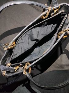 GAZZOMANI black hand bag with detachable sling