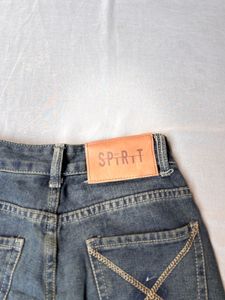 Distressed straight Leg Jeans