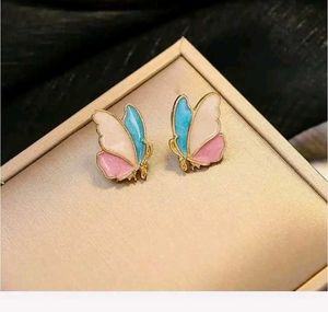 Elegant White Flower Earrings