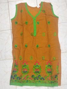 Embroidered Sleeveless Kurta