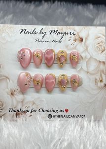 Elegant Press-On Nails for a Stunning Look