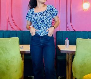 Chic Blue Floral Print Square Neck Top
