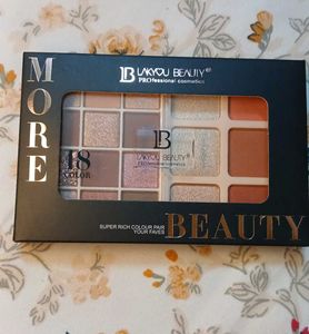Eyeshadow + Blusher + Highlighter Palette 😍