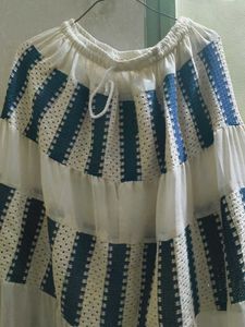 UNSED NEW -beautiful colour block pattern Skirt