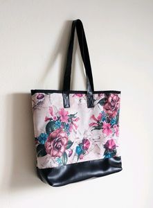 ➕️Free Pouch 🆕️ Flower Print With Leather Purse