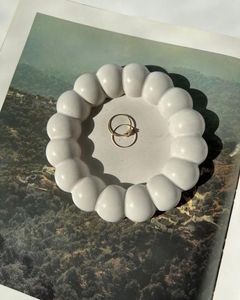 Ribbed Vase with Bubble Tray