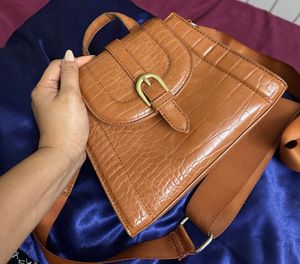 Steve Madden sling Bag