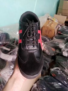 NEW NO USED SNEAKERS SHOES FOR MEN.