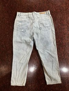 Light Wash Distressed loose Jeans