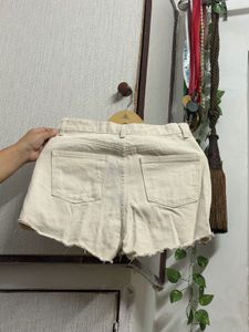 denim blue and beige shorts combo