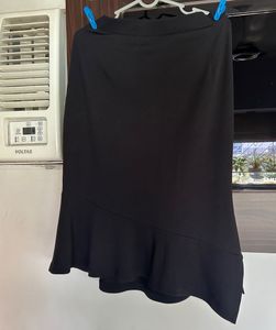 Chic Black Ruffle Skirt