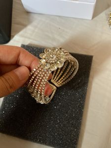 Sparkling Crystal Flower Bangle Bracelet