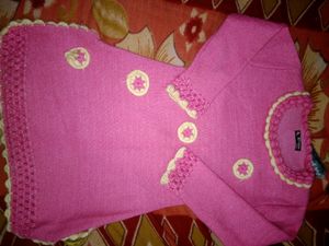 Baby Pink Woolen Kurti .ye Bilkul New H Bs Tag Ni H .ise Maine Sirf 20 Mint K Liye Pahna Tha Isliye Fit Kiya Bs.