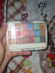 Eyeshadow Palette - Colorful &amp; Versatile!