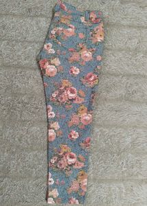 👖🌸 UK2LA Floral Print Jeans
