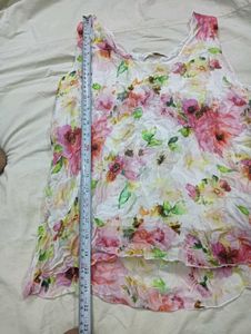 Floral Print Sleeveless Top 🎁 thrift