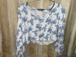 Chic Blue &amp; White Floral Cropped. :Size L Bl