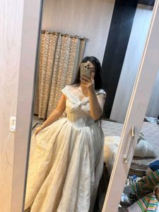 🎀🕊️Elegant Pearl Embellished Gown