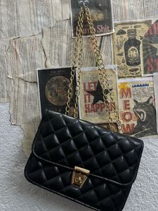 Chic Quilted Black Shoulder Bag