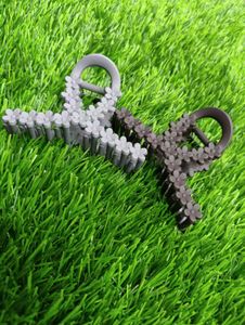 Trendy Daisy Claw Clip | Strong Grip 🌼