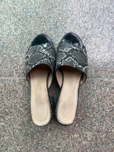 Stylish Snakeskin Slide Sandals