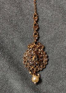 Exquisite Gold Maang Tikka with Pearls