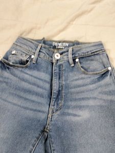 Straight Fit Jeans(Levi's, Denizen)(26)(Rugged)(Tucks Can Be Removed)