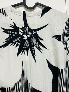 Chic Black &amp; White Floral Kurta Set