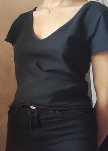 H&amp;M Black V-Neck Crop top
