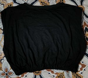 Black Cropped Graphic T-Shirt "Grace"