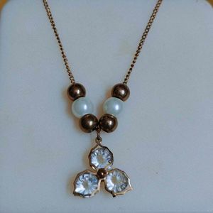 🆕 Elegant Pearl & Crystal Necklace