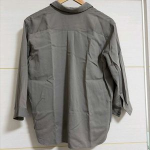 Uniqlo Skipper Collar 3/4 Sleeve Shirt