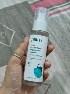 Plum Cica &amp; Hya-Betaine Vegan Mucin Essence