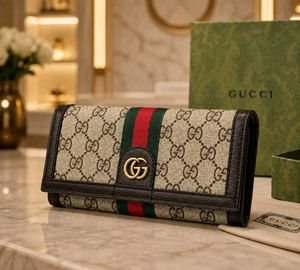 GUCCI GG Supreme Wallet